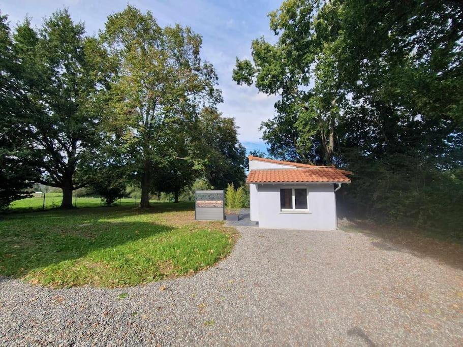 Maisonnette Au Pied Des Pyrenees Nestier Exterior foto
